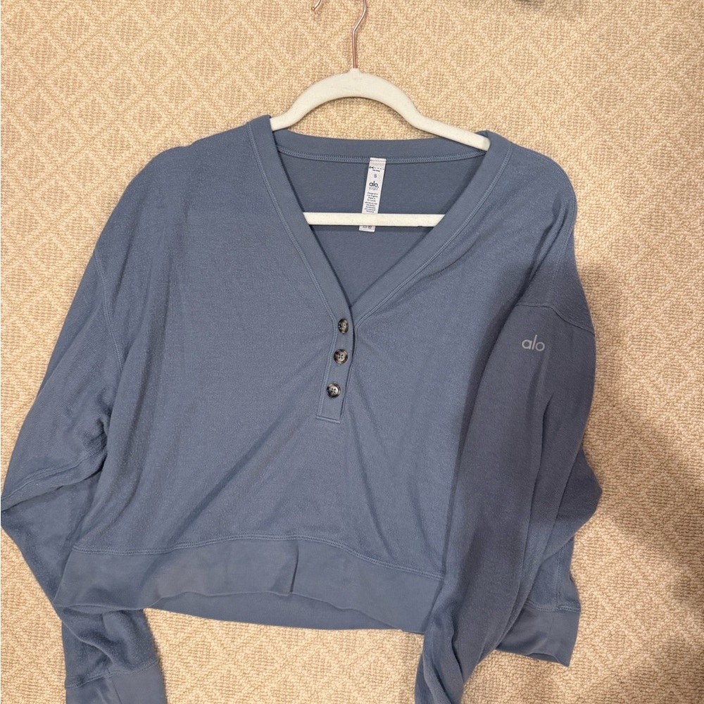 ALO Yoga Women's Slate Blue Buttoned long sleeve